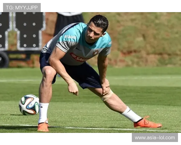 足球明星腿部力量揭秘 揭开他们速度与精准背后的秘密